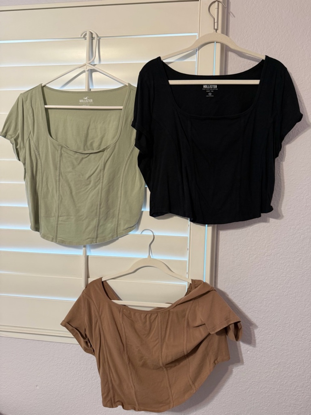 Hollister Scoop Crop Top Trio - Black, Olive, Brown